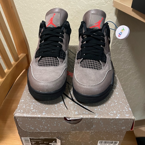 Jordan 4 Taupe Haze Mens 9.5 Brand new authentic Deadstock - Picture 2 of 6
